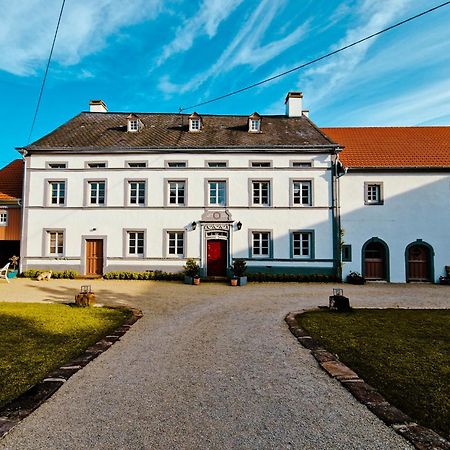 Bed and Breakfast Gutshaus De La Fontaine Feilsdorf Exterior foto