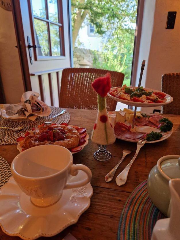 Bed and Breakfast Gutshaus De La Fontaine Feilsdorf Exterior foto