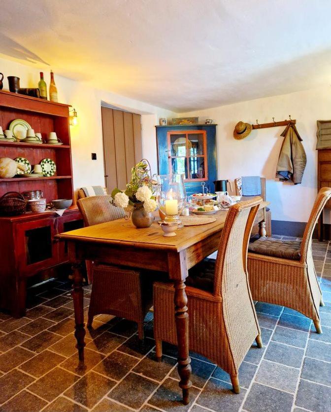 Bed and Breakfast Gutshaus De La Fontaine Feilsdorf Exterior foto